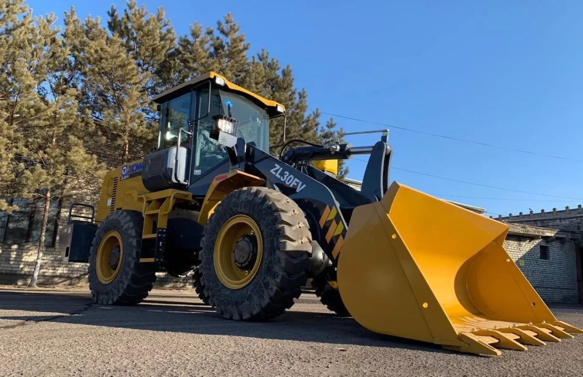 Фронтальный погрузчик xcmg zl30fv в аренду Белгороде круглосуточно - низкая  цена